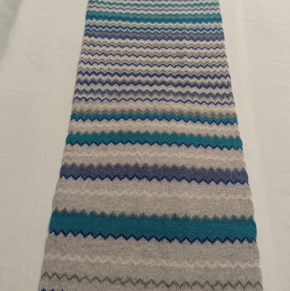 NWT Halogen 100% Cashmere Chevron Patterned Oblong Scarf - Picture 9 of 10